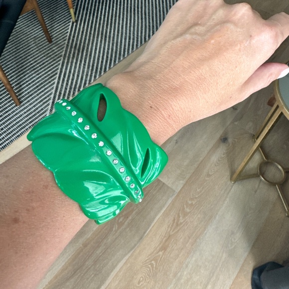 Iris Apfel x H&M Green Cuff Bangle Rhinestones Size XS/S SOLD OUT NEW IN BOX - Picture 2 of 5